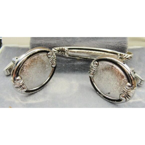 Foster Cufflinks Set Tie Bar Silver Tone Textured Finish Shirt Suit Vintage IOB - Picture 1 of 9